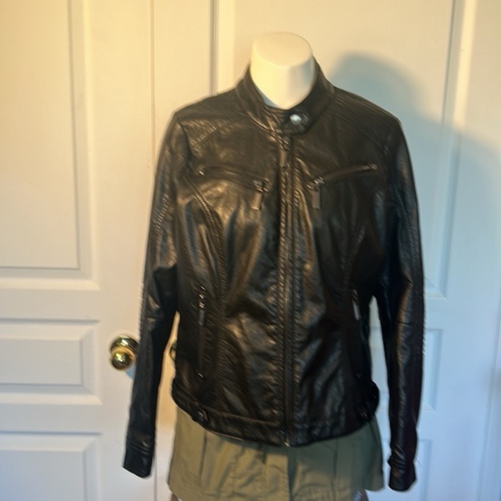 JOUJOU VEIGAN LEATHER JACKET IN SIZE XL BLACK ZIPPER CLOSURE
